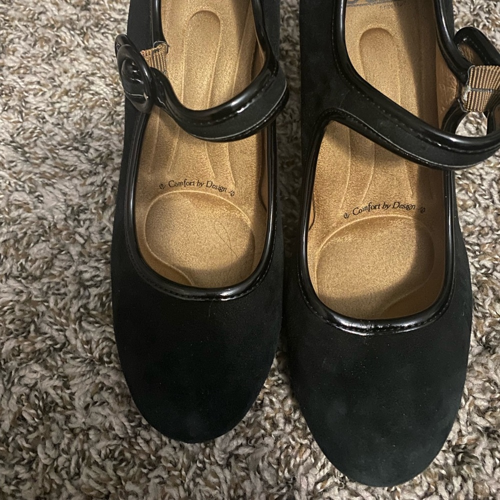 Size 7 Suede work pumps